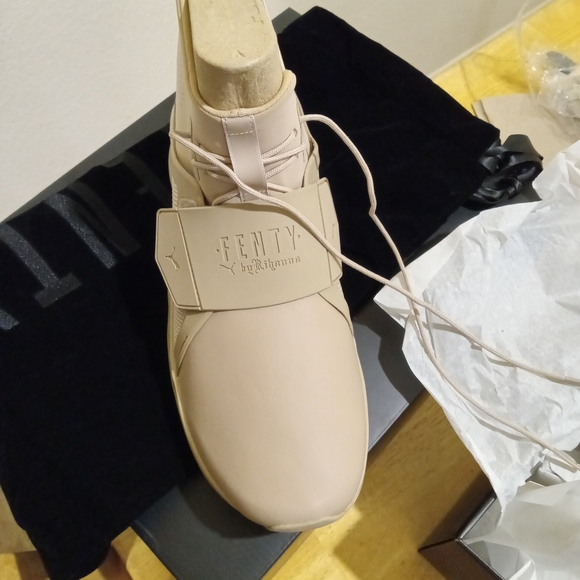 Shoes - Picture 4 of 6